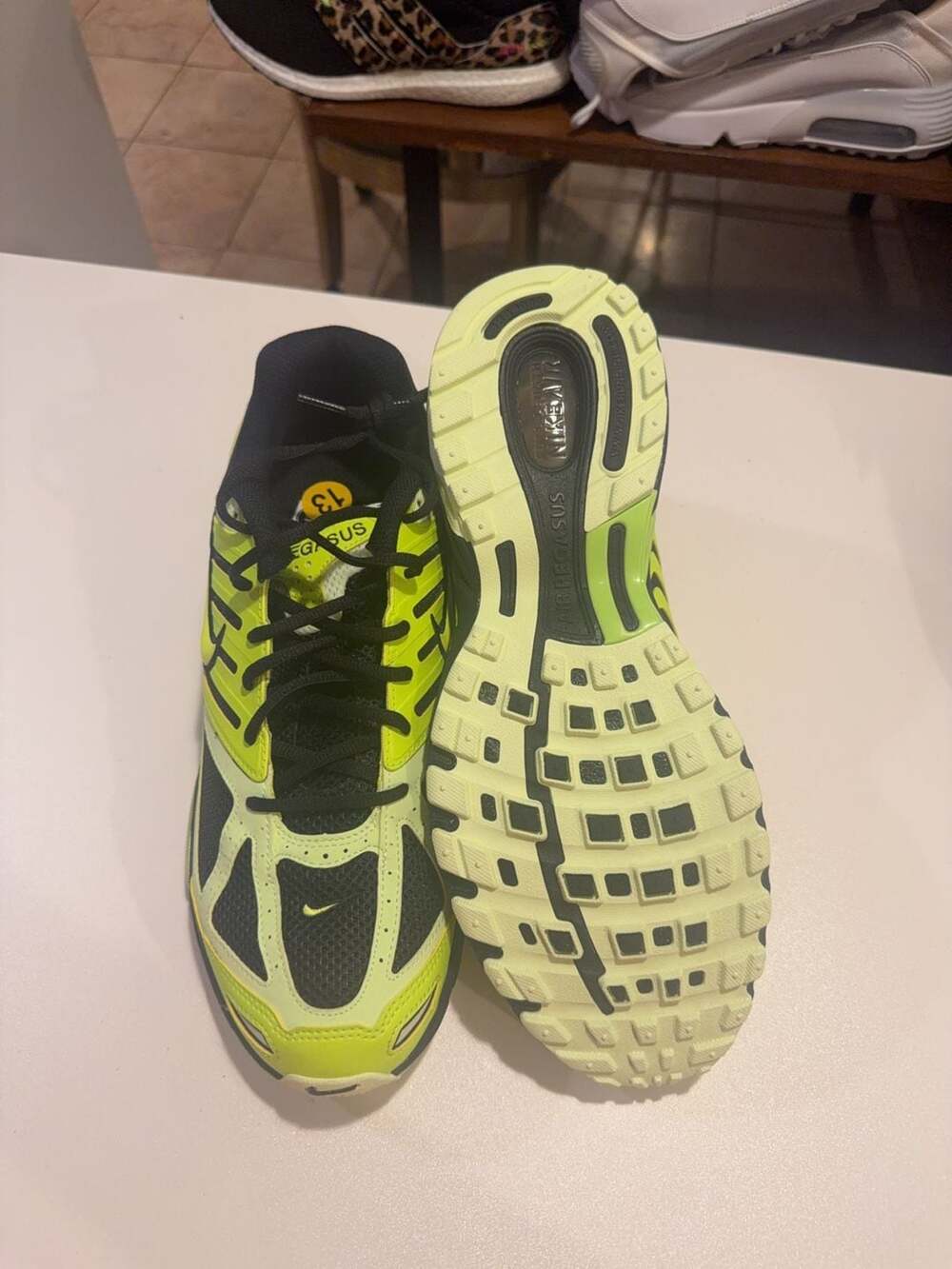 Nike Air Pegasus 2005 Men's Shoe â€” Volt